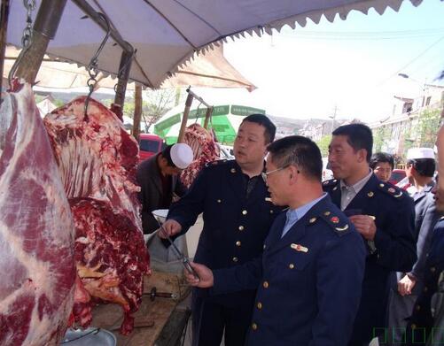 張家川縣工商局對肉類市場進行肉類水分突擊檢查